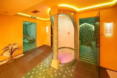 Residence & Club - 8