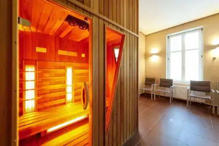 Ipoly Residence Executive Suites - 11