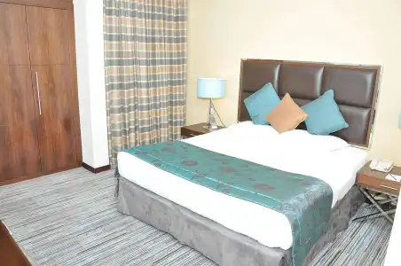 Phoenix Plaza Apartments - 4