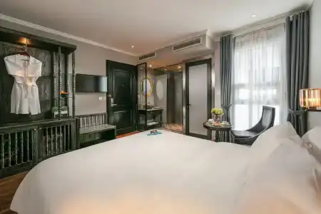 Shining Central and Spa - 48