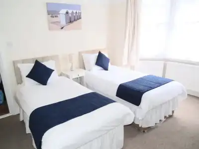 The Kelvin Guest House - 11
