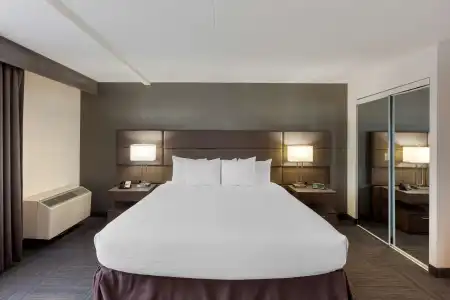Best Western Plus Toronto Airport - 67