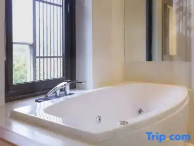 Balcony Seaside Sriracha & Serviced Apartments (SHA Extra Plus) - 91