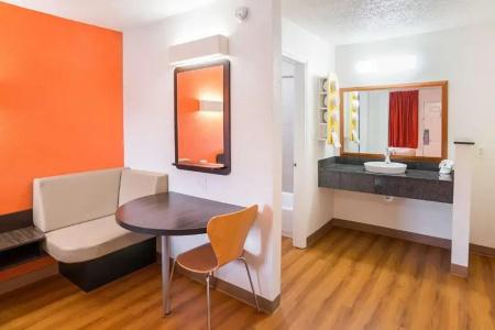Motel 6 Grand Prairie, TX - Near Six Flags Drive - 43