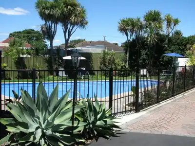 Cobblestone Court Motel – Wenzel Motels - 15