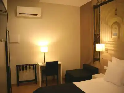 Lisbon Style Guesthouse - 38