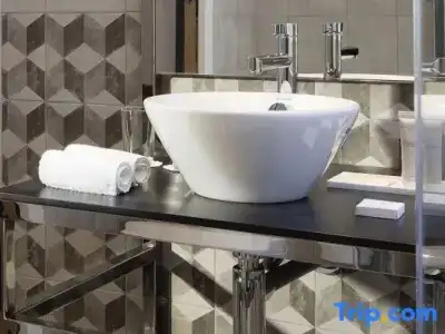 Hôtel Les Matins de Paris & Spa - 94