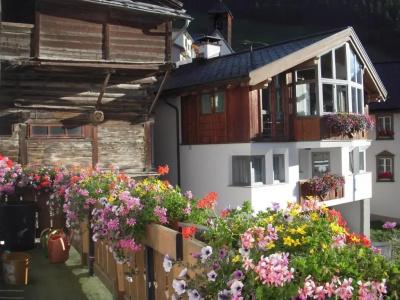 LARET private Boutique - Adults only - 26