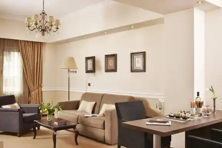 AVA & Suites - 12