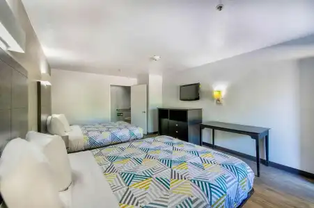 Motel 6 Arlington, TX - 5
