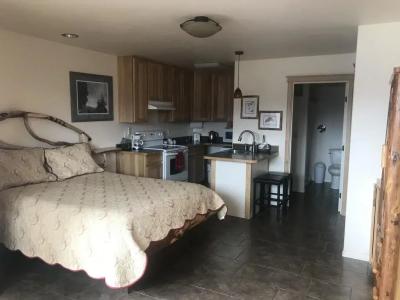 Front Row Bed and Breakfast - 9