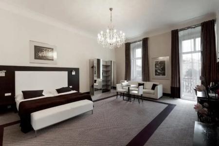 Old Town Square Residence by Emblem - 76