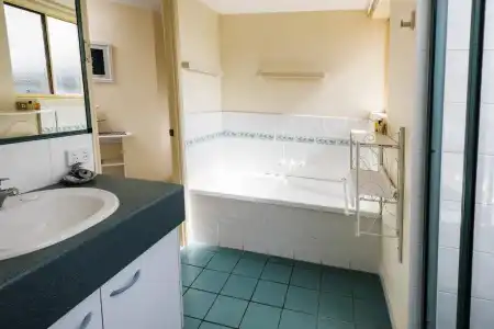 Alexander Beachfront Apartments - 8