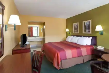 Days Inn by Wyndham Nashville Saint Thomas West Hospital - 5