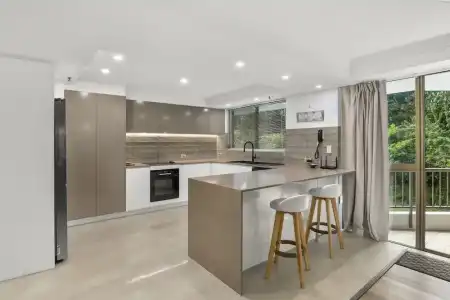 Gemini Court Holiday Apartments - 303