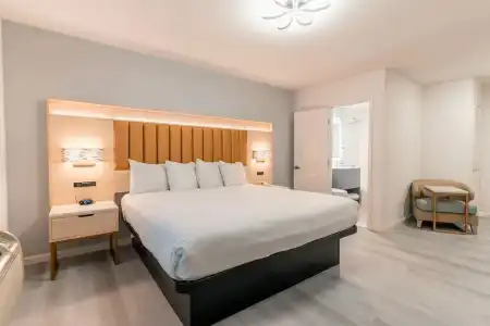 Inn on Broadway - 20