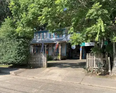 Blue Moon Guest House and Saloon - 11