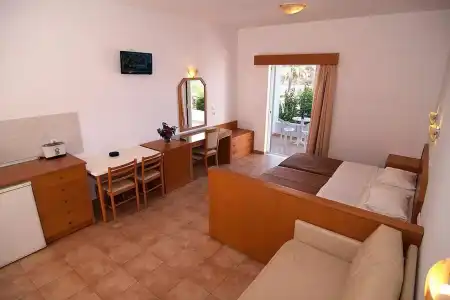 Lambis Studios & Apartments - 3