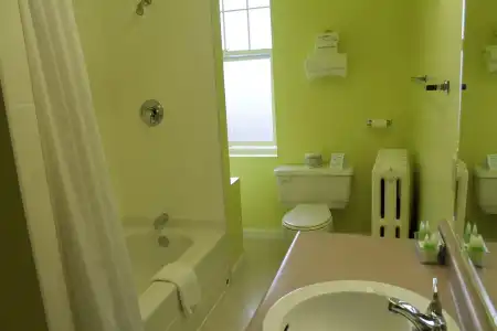 James Bay Inn & Suites - 9