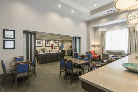 Hampton Inn & Suites Tulsa Downtown - 32