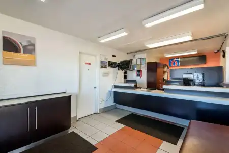 Motel 6 Montgomery - 16