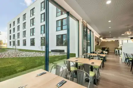 Super 8 by Wyndham Munich City North - 13