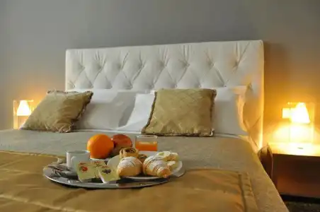HNN Luxury Suites - 46