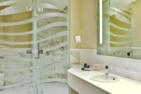 DoubleTree by Hilton Doha Old Town - 11