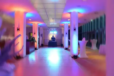 Courtyard by Marriott Dresden - 1