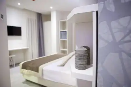 L'Hotel - 6