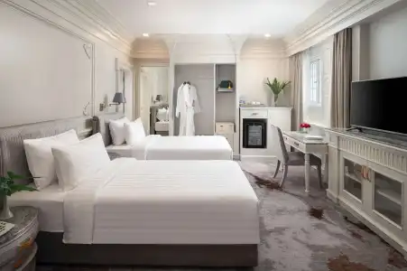 Kingston Suites - 3