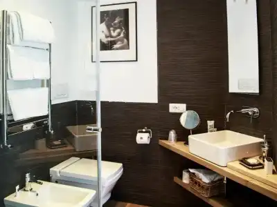 The Independent Suite - 14