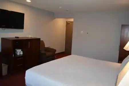 Quality Inn & Suites - 32