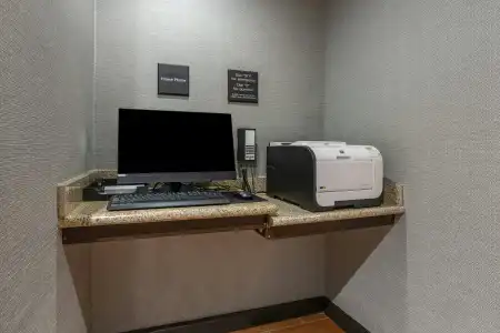 Hampton Inn & Suites Louisville East - 34