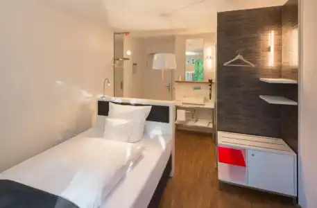 V-Hotel - 48
