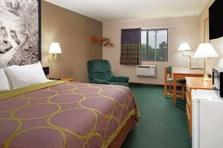 Super 8 by Wyndham Omaha NE - 11