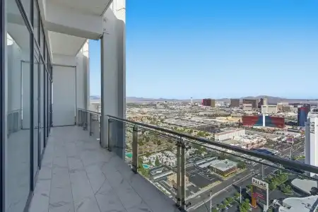 Beautiful Palms Place Suite - 110