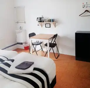 Refurinn Reykjavik Guesthouse - 1