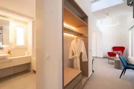 Mirablue Luxury Residences - 405