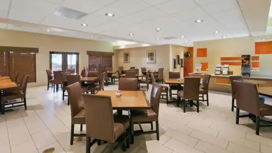Best Western Plus Scottsdale Thunderbird Suites - 24