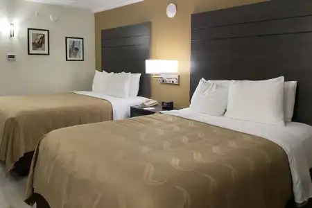 Quality Inn Branson - Hwy 76 Central - 39
