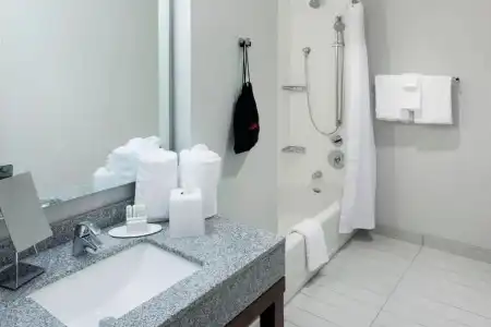 Courtyard by Marriott Richmond Downtown - 26