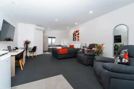 Aubyn Court Spa Motel - 149