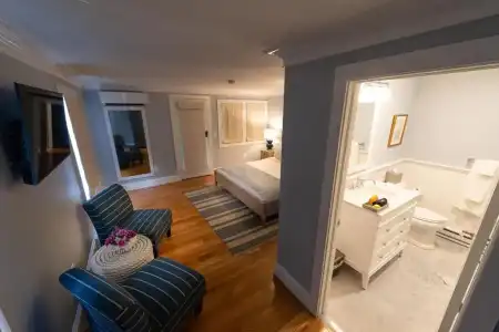 Town & Tide Inn - 54