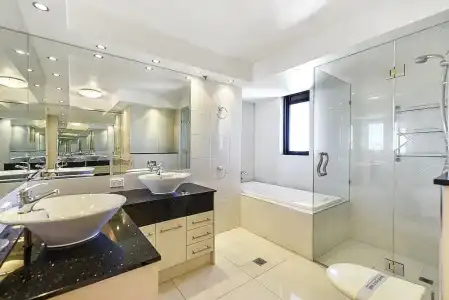Surfers Century Oceanside Apartments - 251