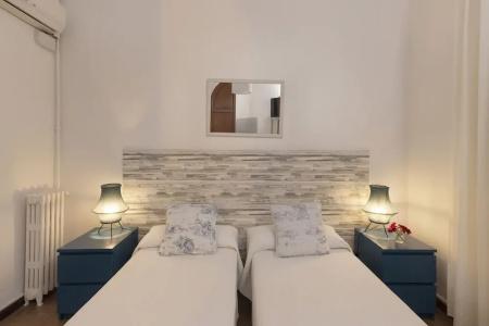 Ally's Guest House Barcelona B&B - 43