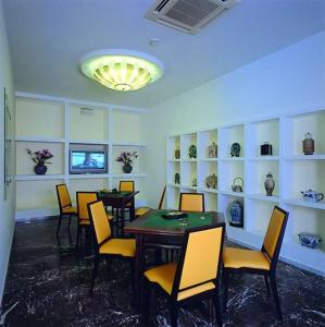 Continental Wellness & Spa - 25