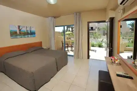 Nelia Gardens - 37