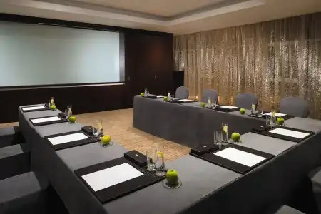 Mövenpick Jumeirah Lakes Towers - 17