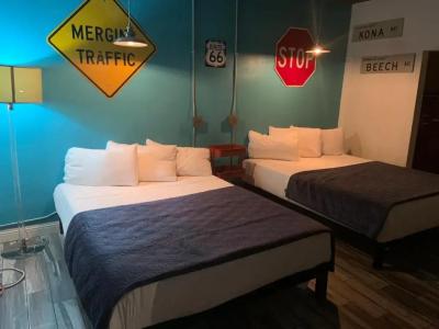 Desert Hills Motel - 2